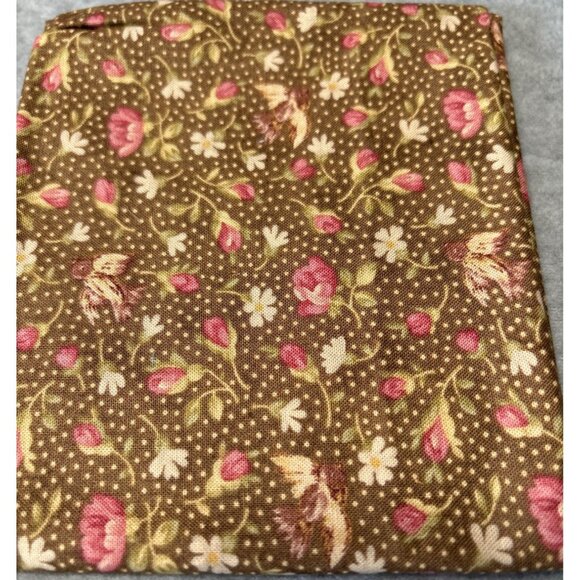 Brown Floral Cotton Fat Quarter Fabric 18x22" for Quilting Crafts Sewing Project - Picture 1 of 4